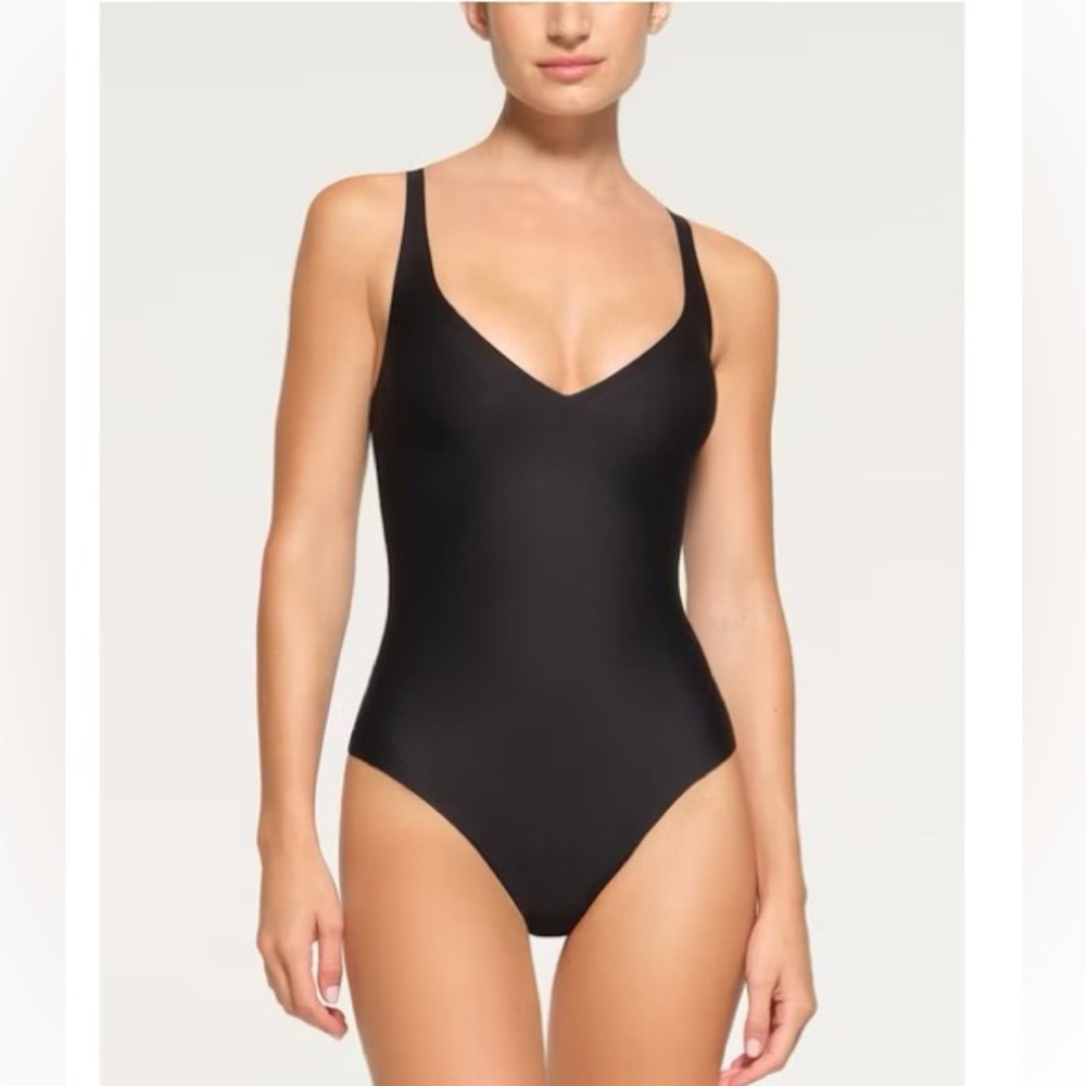 Skims unlined plunge thong bodysuit small
